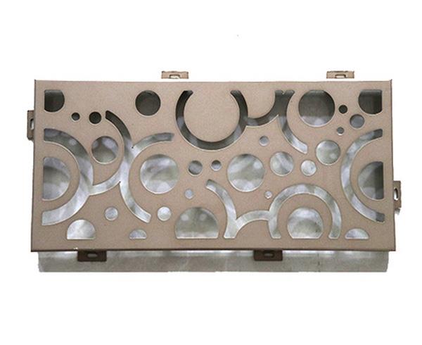 復合沖孔異型鋁單板的構造設計改進